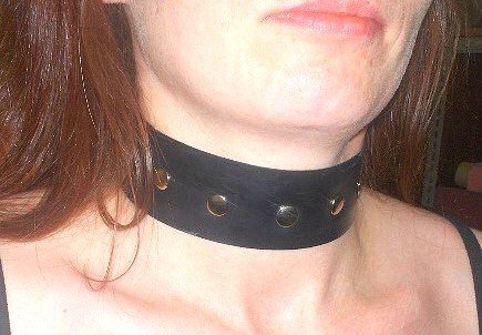 Halsband mit Nieten - DORO